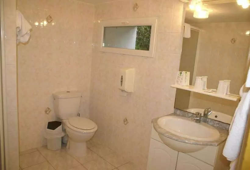اتاق خانوادگی, Hôtel Céleste