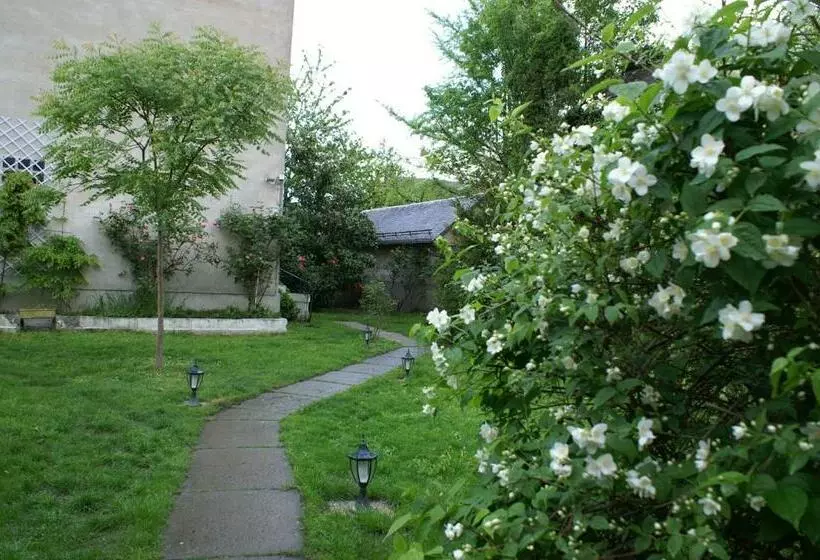 اتاق خانوادگی, Hôtel Céleste