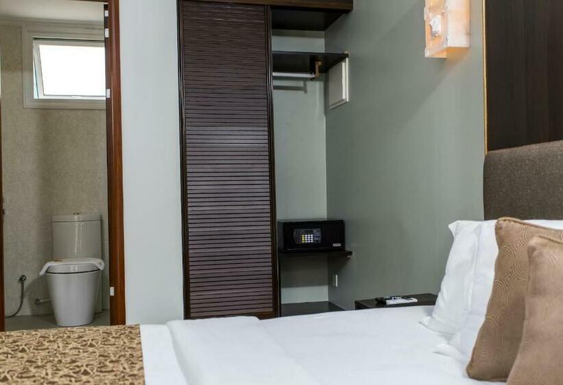 اتاق لوکس با چشم‌انداز استخر, Kaani Village & Spa