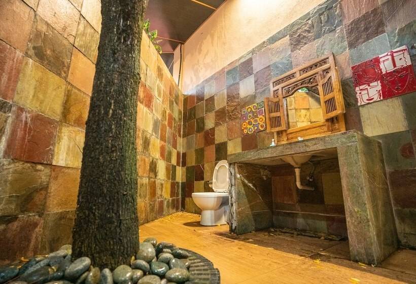 标准间, Lost Paradise Resort