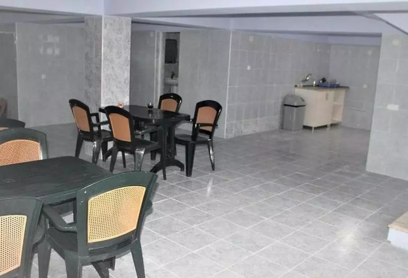 اتاق استاندارد سه نفره, Rio Gonio