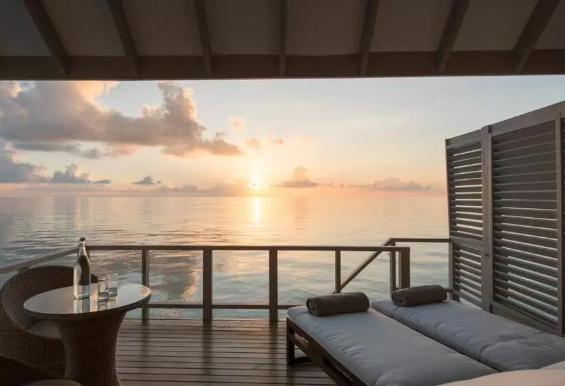 بانگلوی استاندارد, Summer Island Maldives Resort