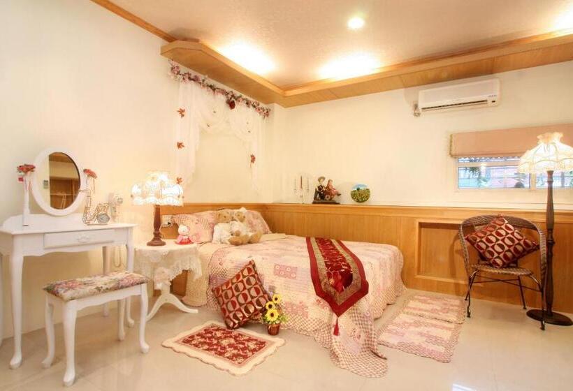 اتاق استاندارد چهار تخته, Avica Homestay