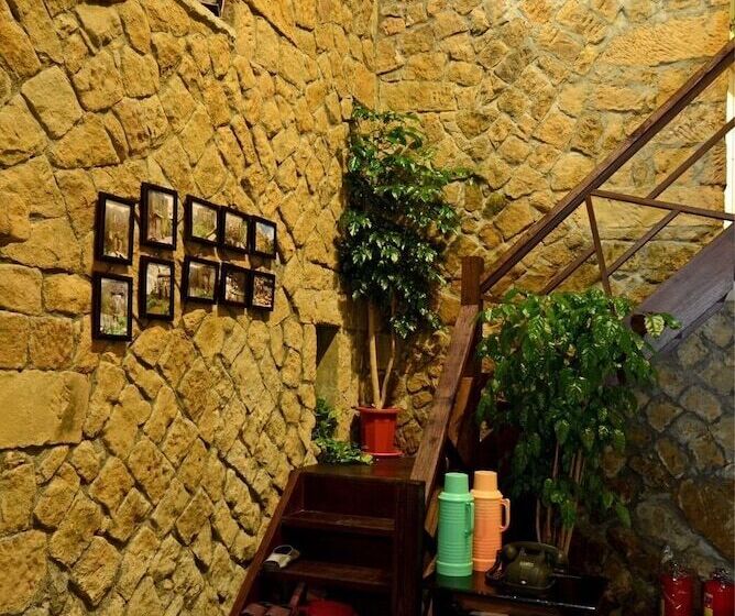 اتاق خانوادگی, Winsor S Hanguan