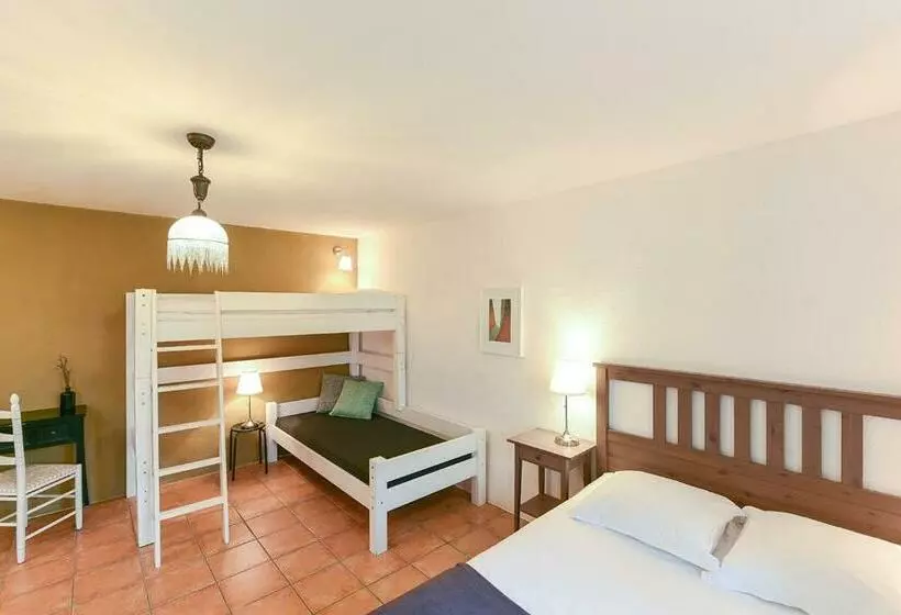 Standard Neljän Hengen Huone, Auberge La Plaine