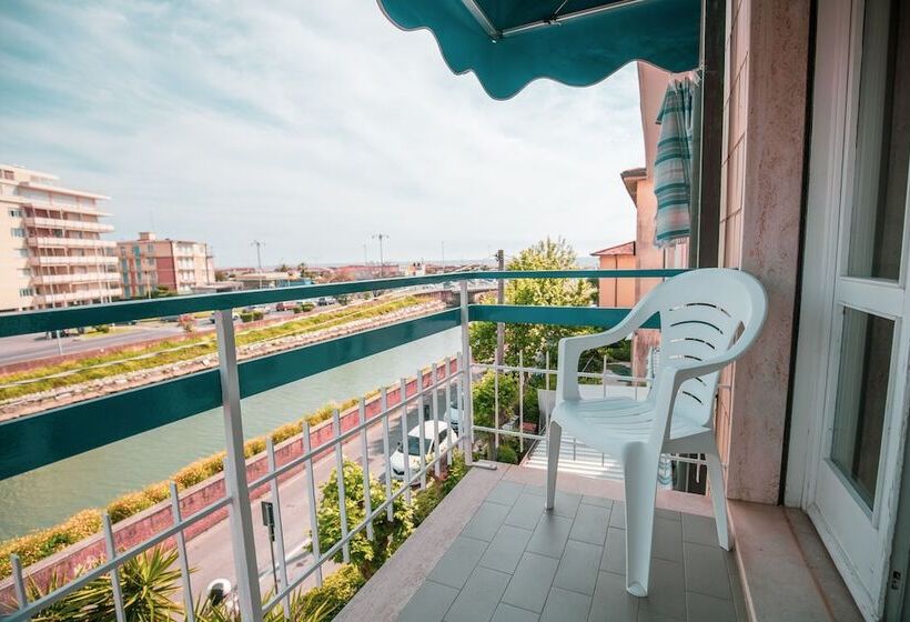 Chambre Basic Individuelle, Burlamacco