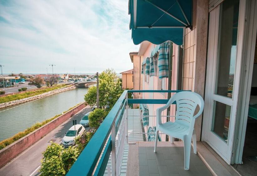 Chambre Basic Individuelle, Burlamacco