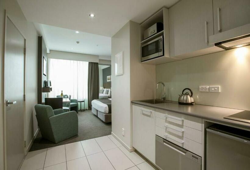 스탠다드 스튜디오, Quest Highbrook