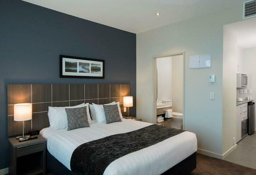 스탠다드 스튜디오, Quest Highbrook