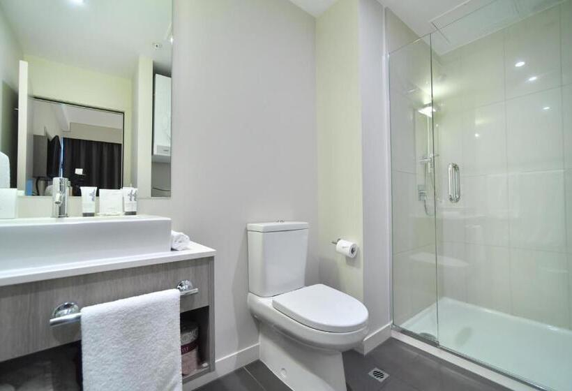 이그제큐티브 스튜디오, Quest Highbrook