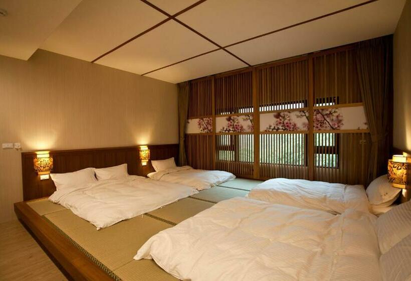 اتاق خانوادگی, Li Wu Zuo Cun B&b