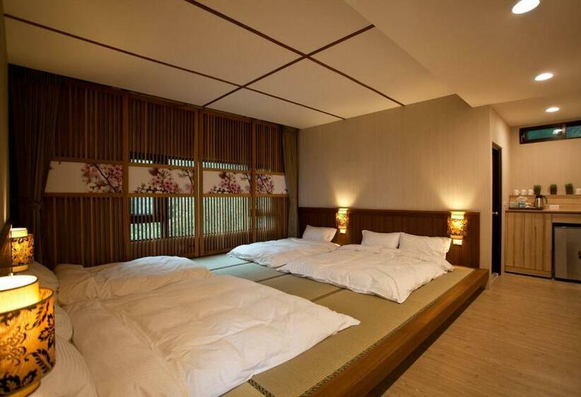 اتاق خانوادگی, Li Wu Zuo Cun B&b