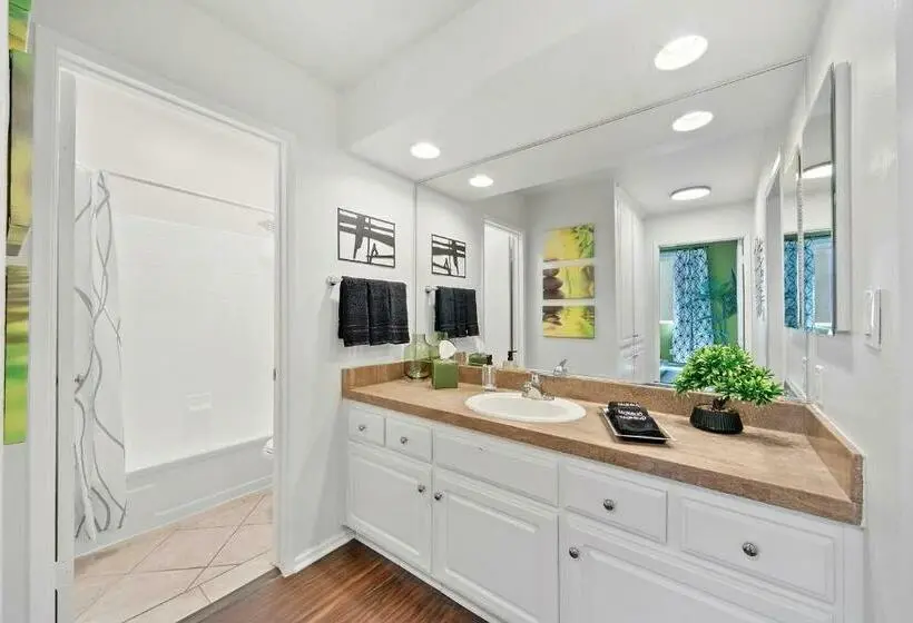 آپارتمان 1 خوابه, Beverly Hills Gem 1 Br Apt With Parking 218