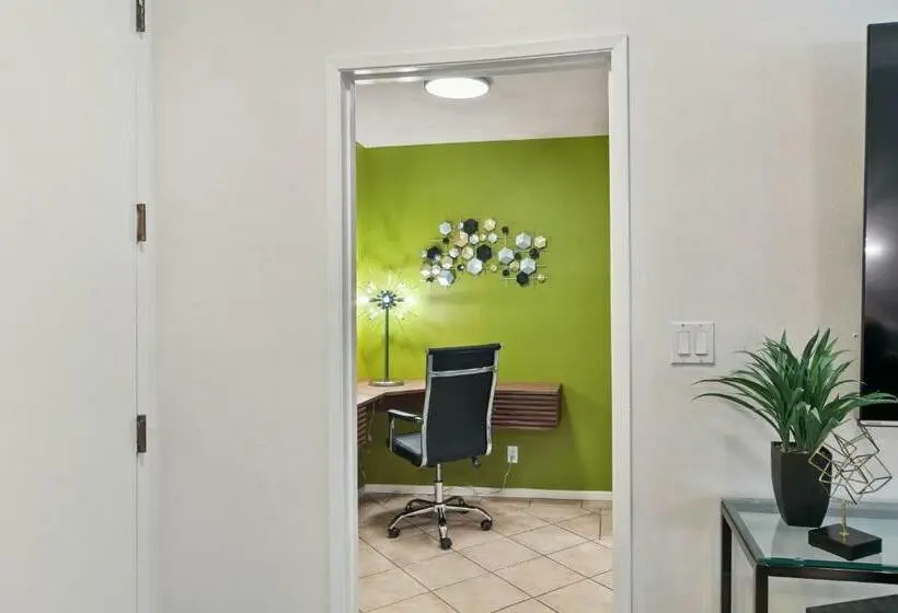 آپارتمان 1 خوابه, Beverly Hills Gem 1 Br Apt With Parking 218