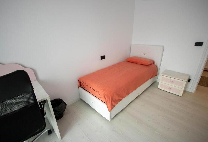 Апартаменты 3 Спальни, Downtown Apartments