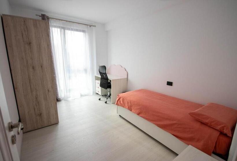 Апартаменты 3 Спальни, Downtown Apartments