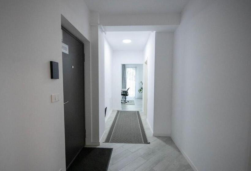 Апартаменты 2 Спальни, Downtown Apartments