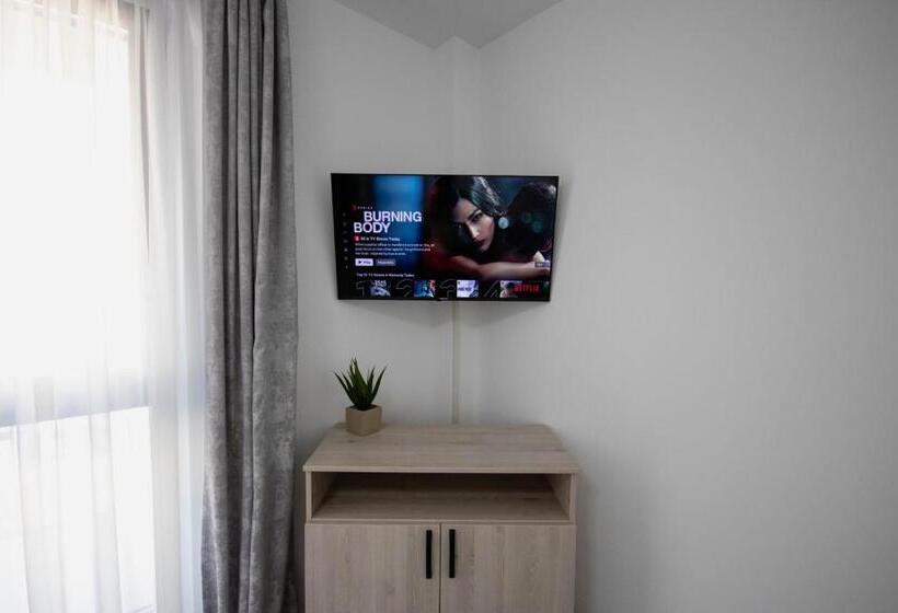 Апартаменты 2 Спальни, Downtown Apartments