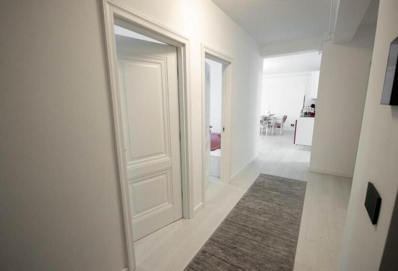 Апартаменты 3 Спальни, Downtown Apartments