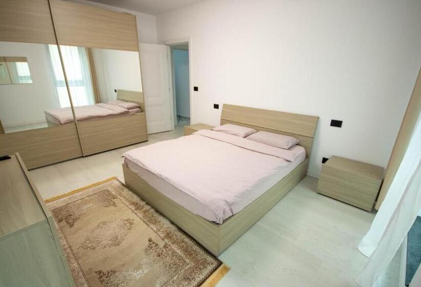 Апартаменты 3 Спальни, Downtown Apartments