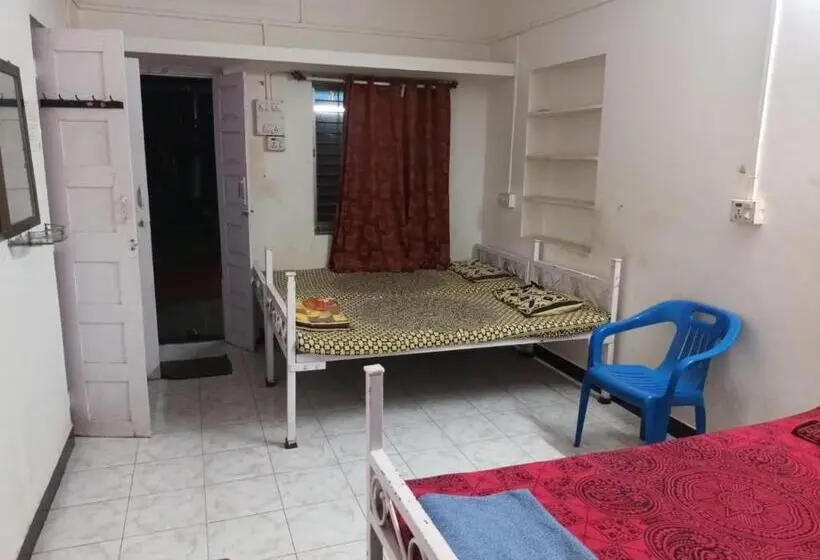 エコノミールーム, Hemprabha Bed & Breakfast, Ratnagiri