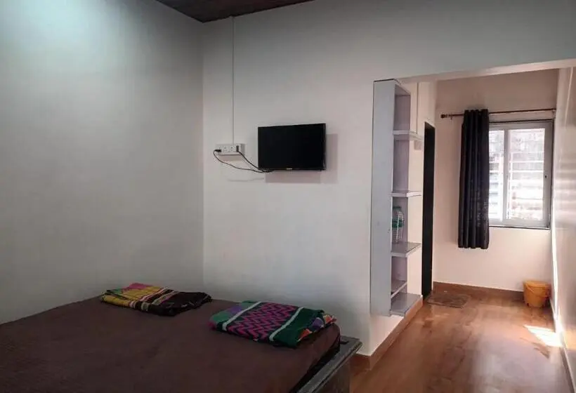 エコノミールーム, Hemprabha Bed & Breakfast, Ratnagiri