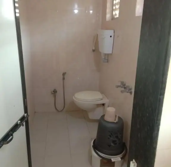 エコノミーシングルルーム, Hemprabha Bed & Breakfast, Ratnagiri