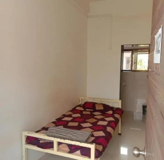 エコノミーシングルルーム, Hemprabha Bed & Breakfast, Ratnagiri
