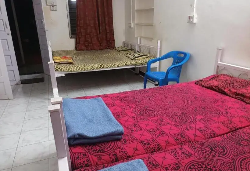 エコノミー４人部屋, Hemprabha Bed & Breakfast, Ratnagiri