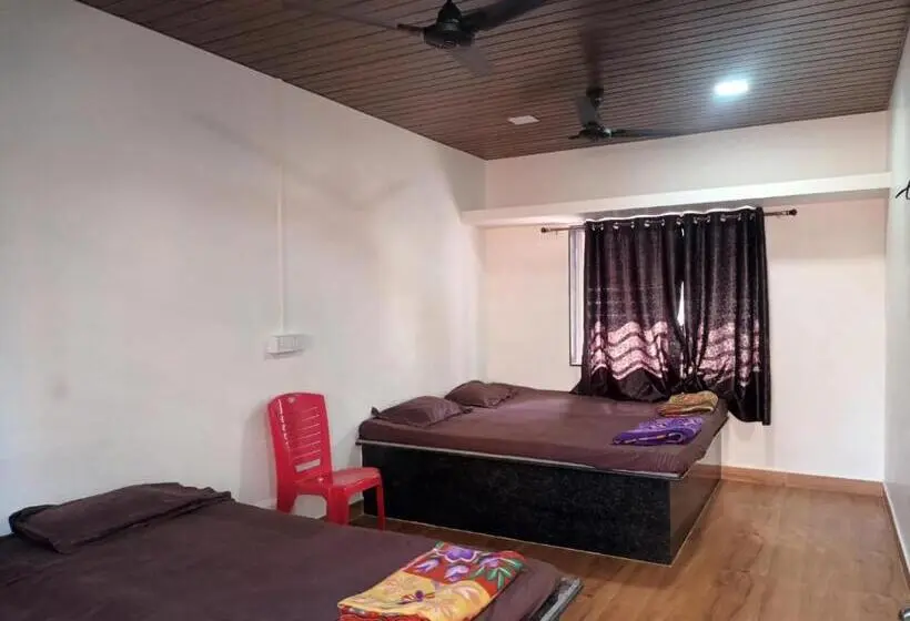 エコノミー４人部屋, Hemprabha Bed & Breakfast, Ratnagiri
