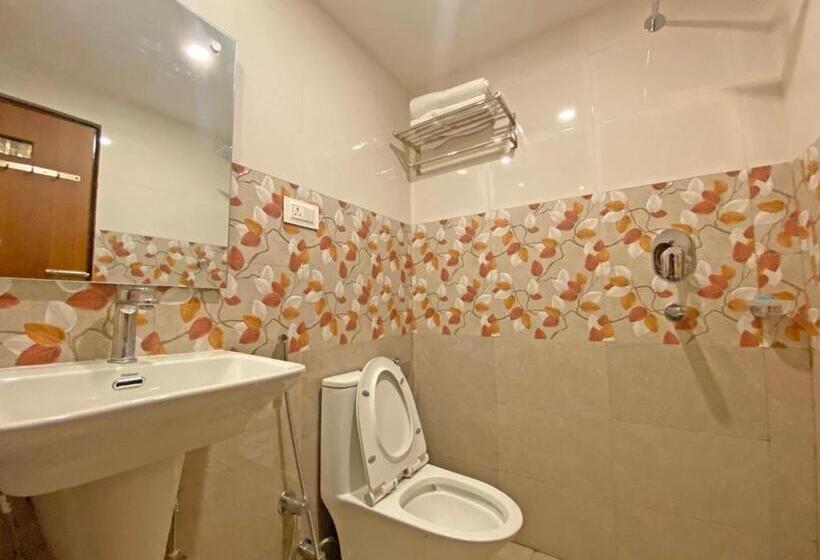 اتاق لوکس, Nilakantha