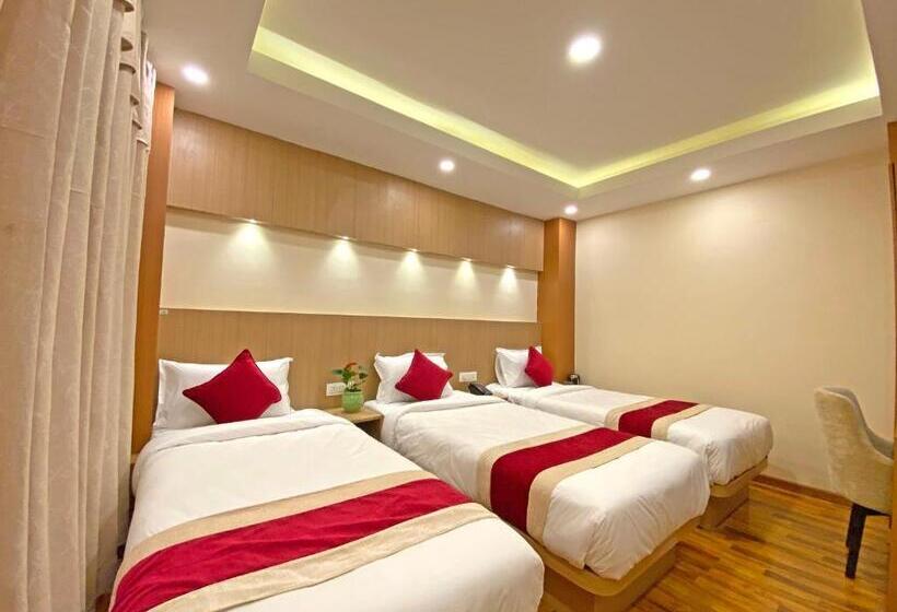 اتاق لوکس سه تخته, Nilakantha