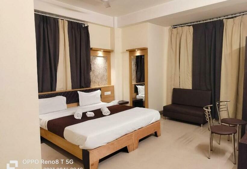 غرفة ديلوكس, Jaysha