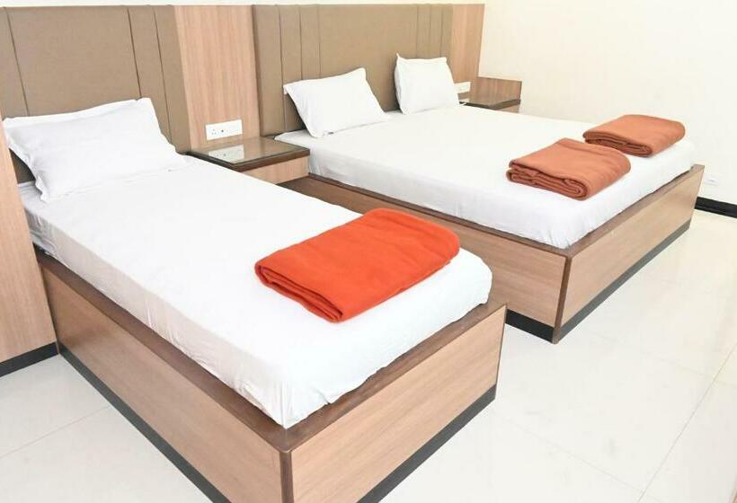 Номер Deluxe, Pritam Park