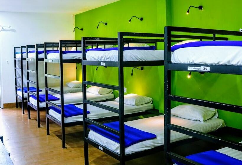 تختخواب در اتاق مشترک, The Hideout   Hostel