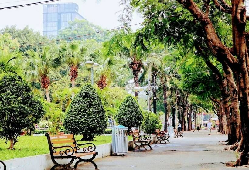 تختخواب در اتاق مشترک, The Hideout   Hostel