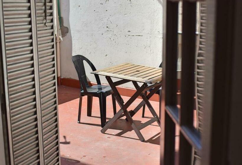 اتاق استاندارد چهار تخته, Be King Hostel