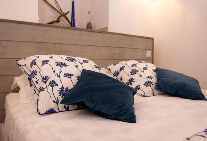 غرفة قياسية مطلّة علي البحر, Le Mazet De Tourrettes