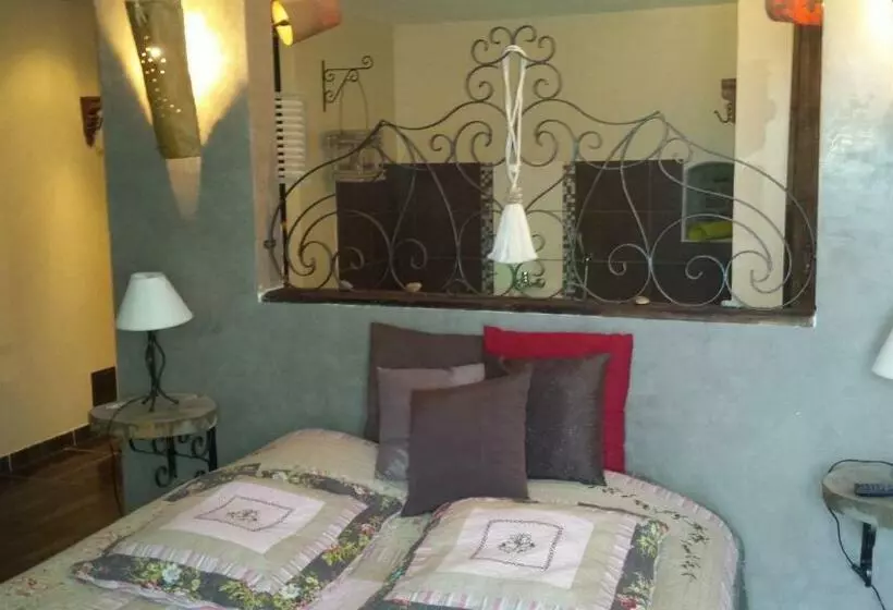 バスタブ付きスタンダードルーム, Chambres D Hotes ,hotel ,secret D Une Nuit A Vicq Prės De Onnaing,avec Piscine