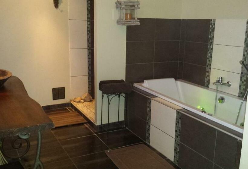 스탠다드 자쿠지 룸, Chambres D Hotes ,hotel ,secret D Une Nuit A Vicq Prės De Onnaing,avec Piscine