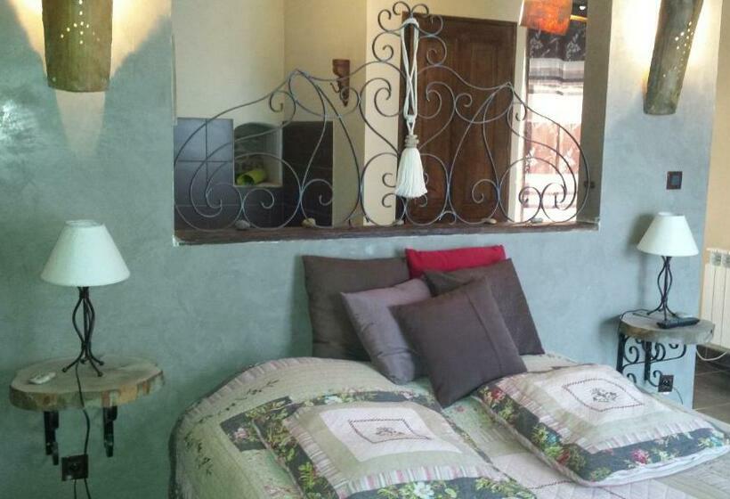 Номер Стандарт с Гидромассажем, Chambres D Hotes ,hotel ,secret D Une Nuit A Vicq Prės De Onnaing,avec Piscine