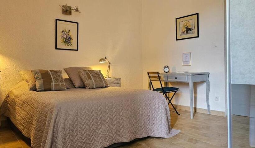 スタンダードルーム, Chez Rosette De Lussan