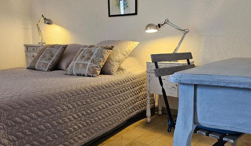 スタンダードルーム, Chez Rosette De Lussan