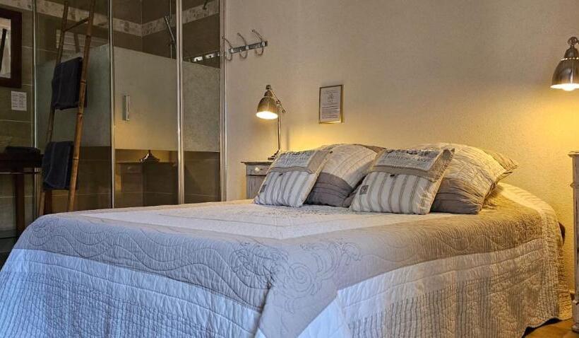 スーペリアールーム, Chez Rosette De Lussan