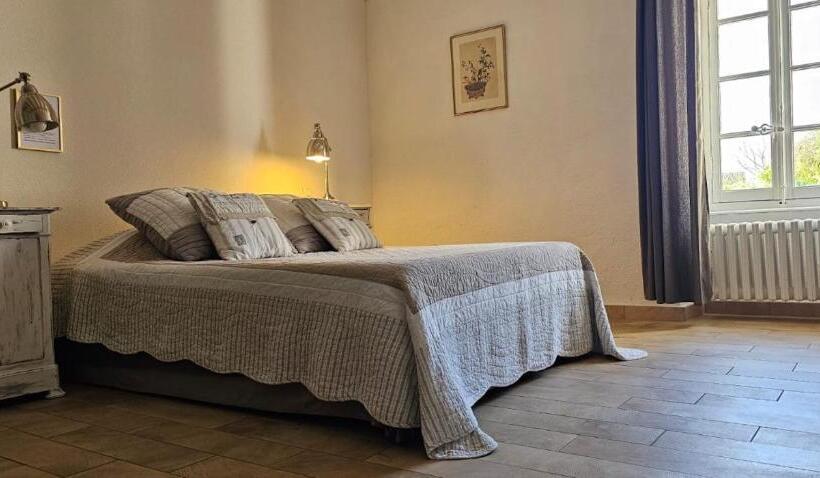 スーペリアールーム, Chez Rosette De Lussan