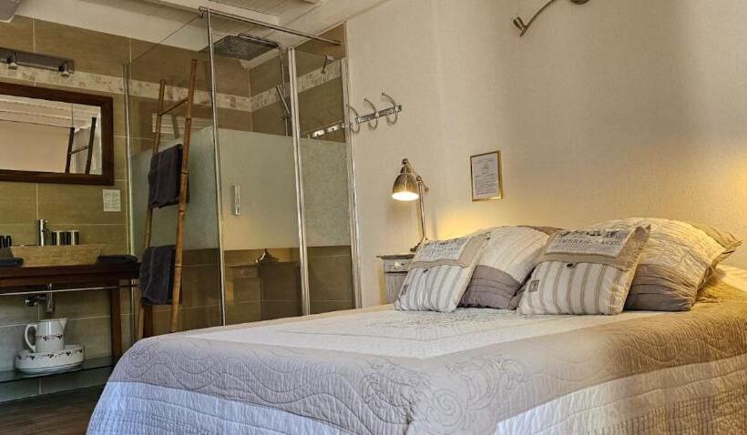 スーペリアールーム, Chez Rosette De Lussan