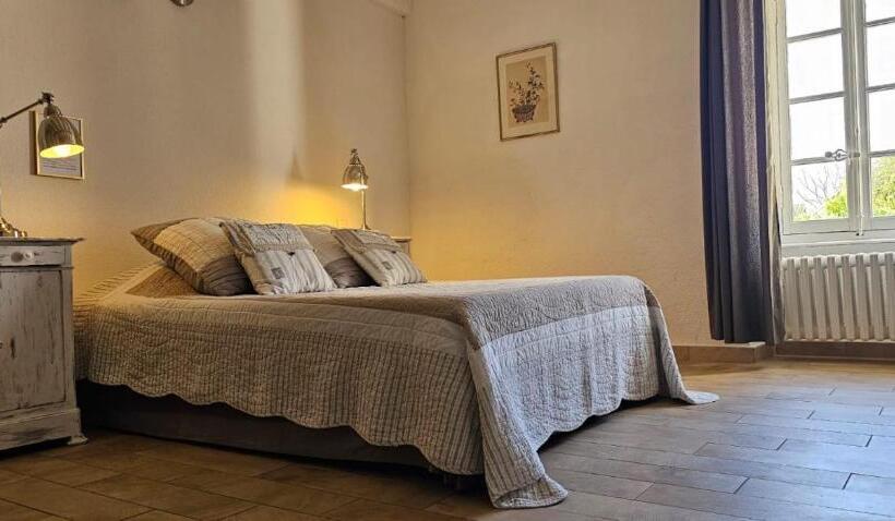 スーペリアールーム, Chez Rosette De Lussan