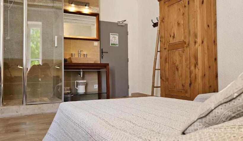 スタンダードルーム, Chez Rosette De Lussan