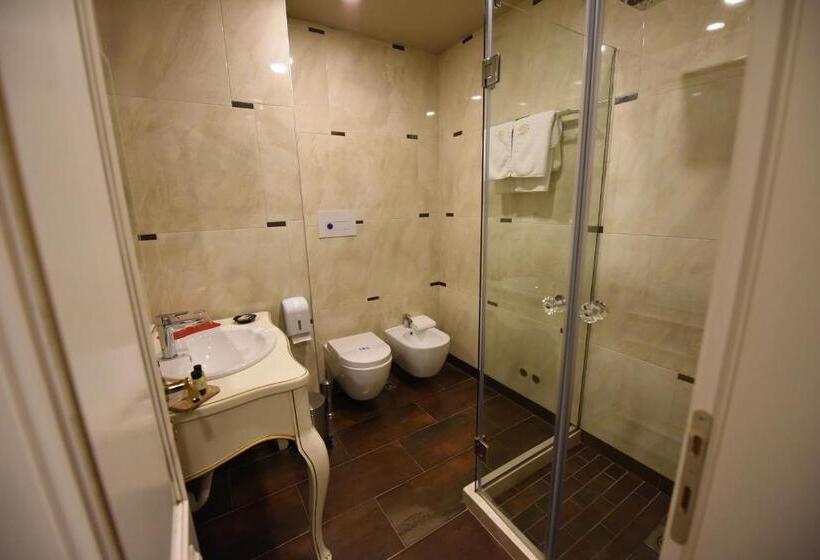 חדר דלוקס לשלושה, Hymetis Palace