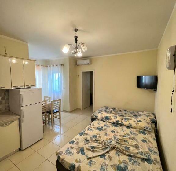 Семейный Номер, Kamberi Hotel & Apartments